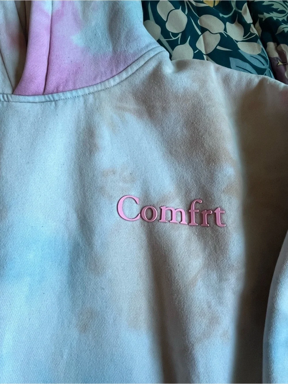 Comfrt Tie-Dye Kids Pullover Hoodie in Pink & Light Blue Size XL
